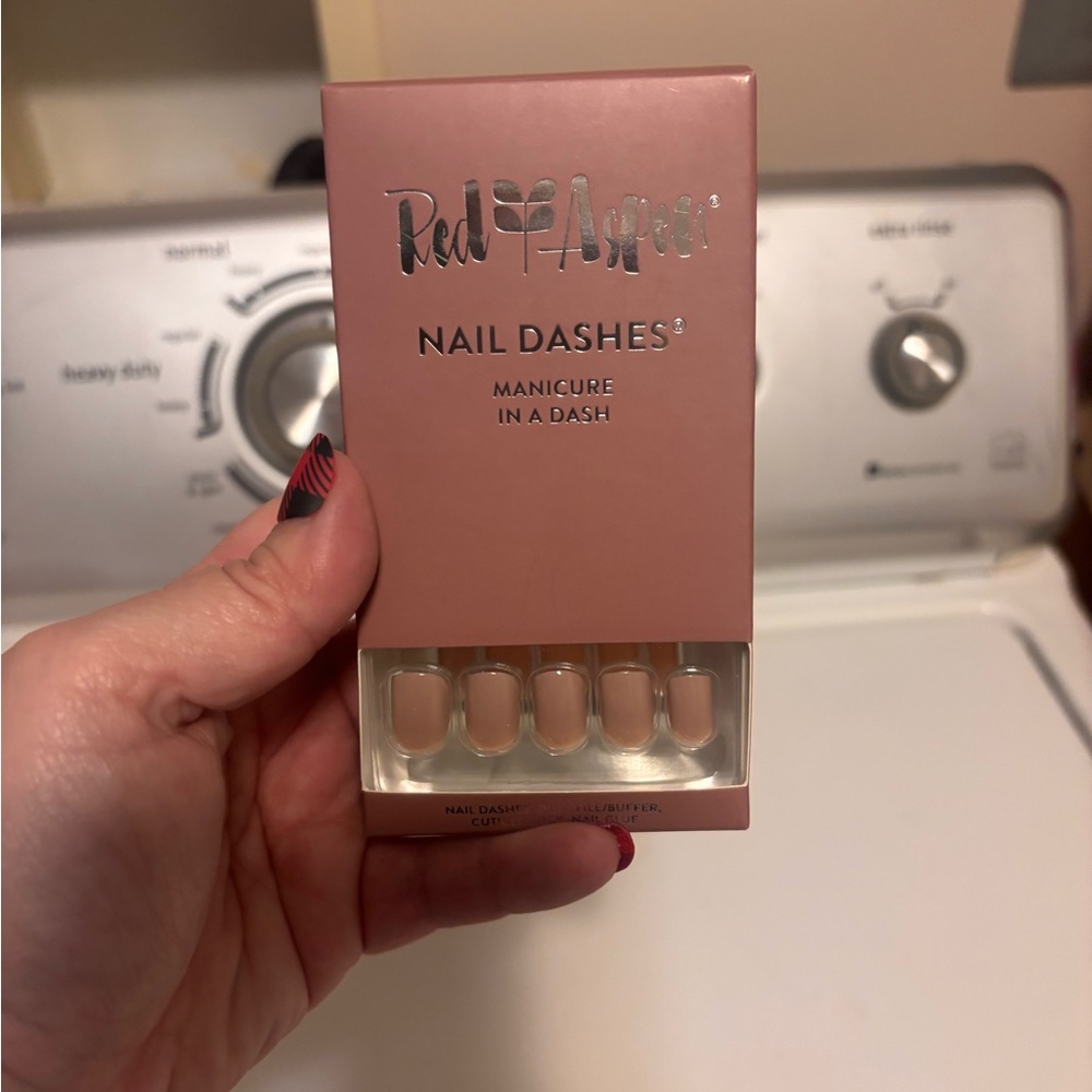 Red Aspen Nail Dashes